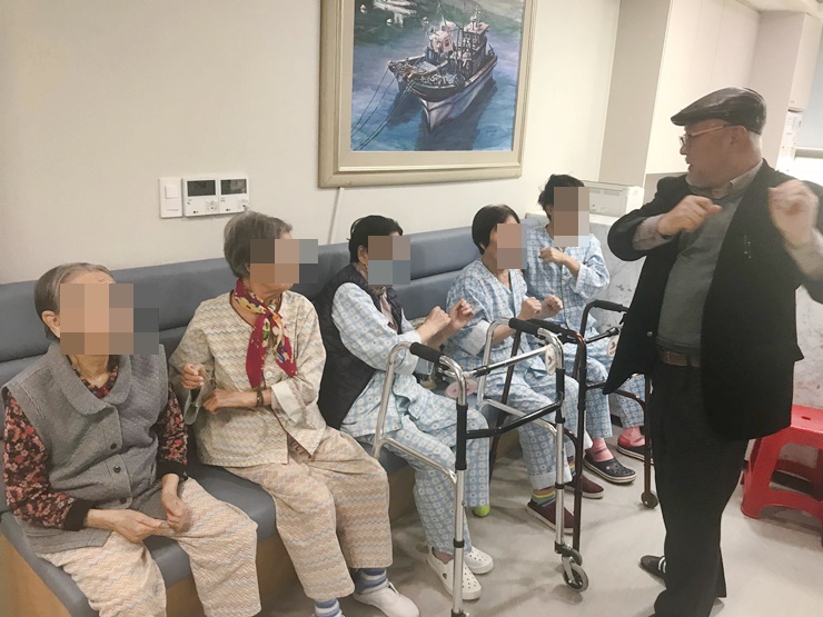 첨부