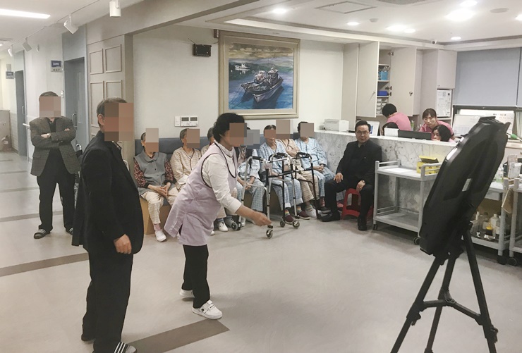 첨부