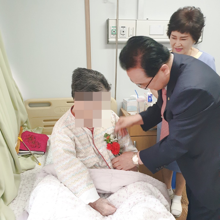 첨부 