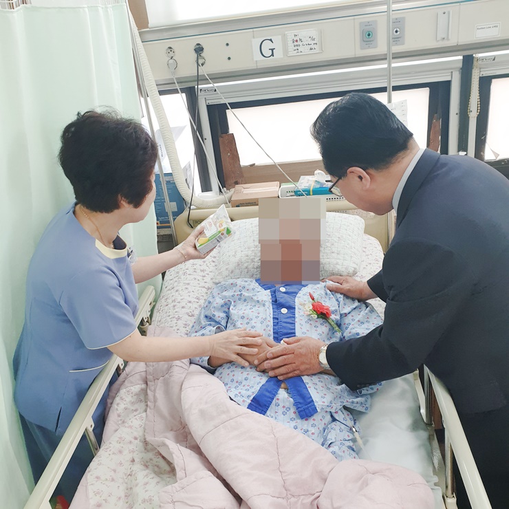 첨부 