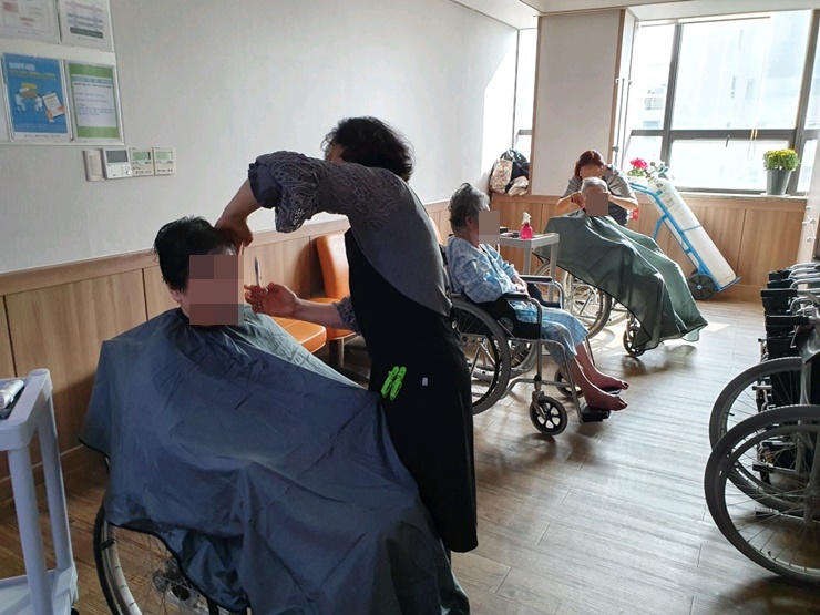 첨부 