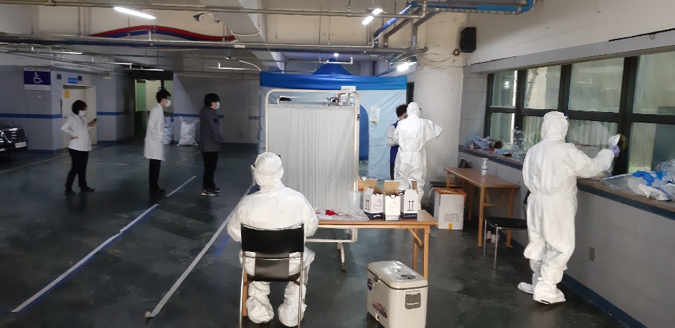 첨부 